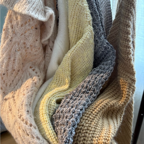 sweaters - Picture 3 of 3